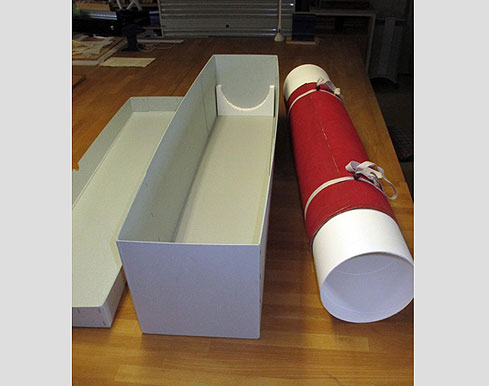 Schutzbehältnis für gerollte Pläne und Karten