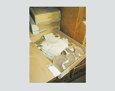 Bild 4: Jede Handhabung kann zu Schäden an den Siegeln führen.