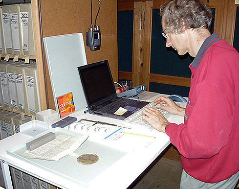 Bild 1: Erfassung der Schäden an Urkunden und Siegeln in einer Datenbank