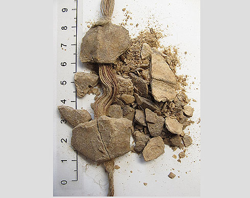 Bild 3: Detailaufnahme mit Bruchstücken