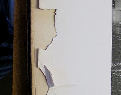 Bild 3: Detail der beschdigten Rnder vor der Restaurierung.